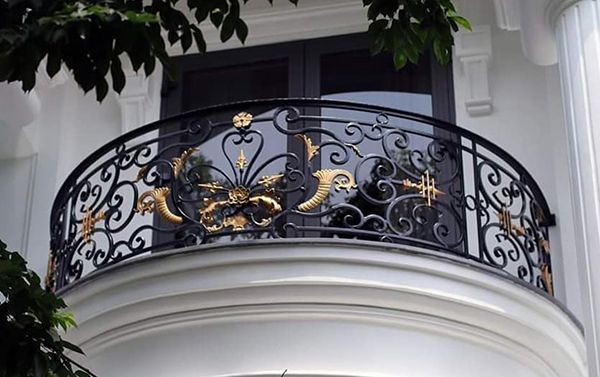 Lan can ban công sắt mỹ thuật