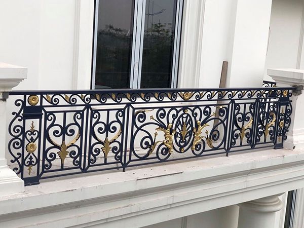 Lan can ban công sắt mỹ thuật