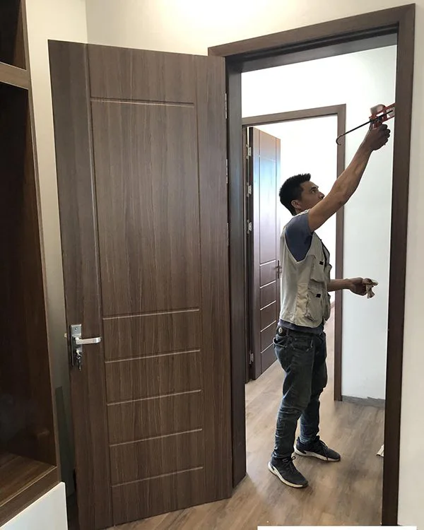 Lắp đặt cửa, thiết bị vệ sinh